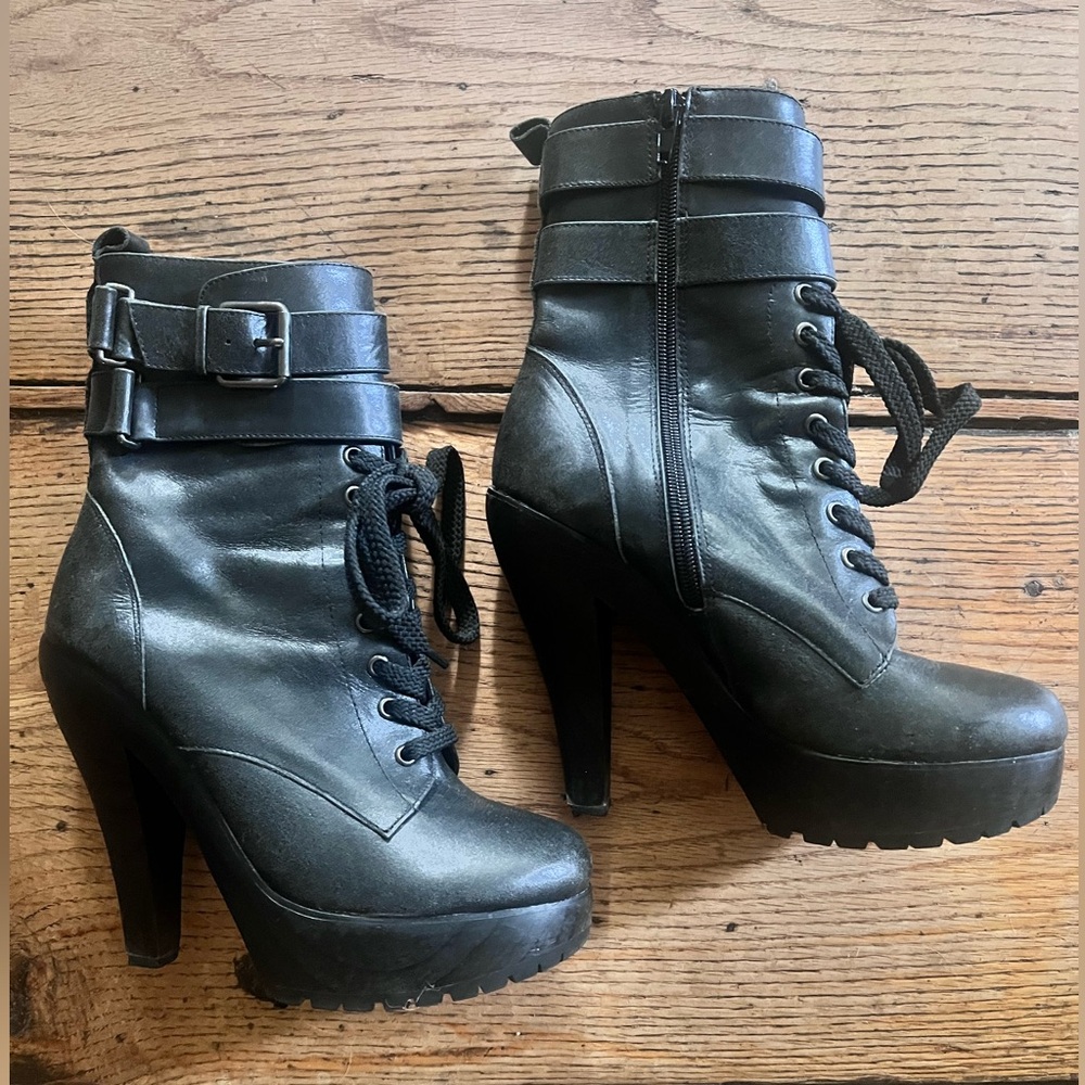 Vintage black leather Jeffrey Cambell boots. Size 8.